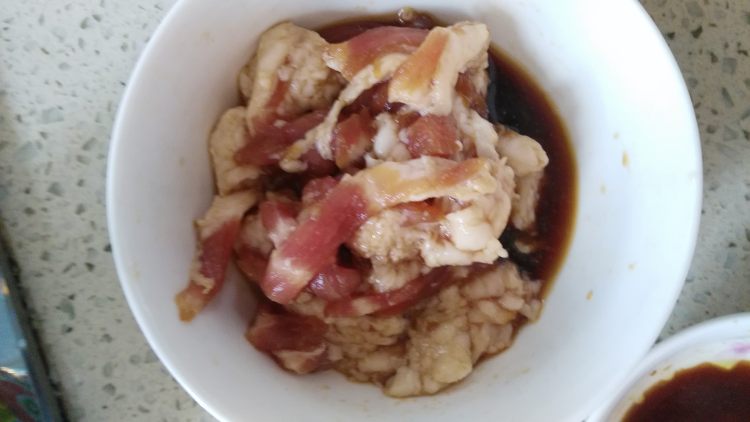 莴笋胡萝卜丝炒肉步骤3