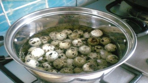鹌鹑蛋炖肉步骤1
