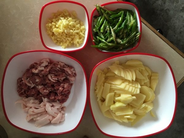 土豆炒肉片#新鲜从这步骤1