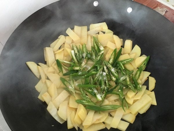 土豆炒肉片#新鲜从这步骤6