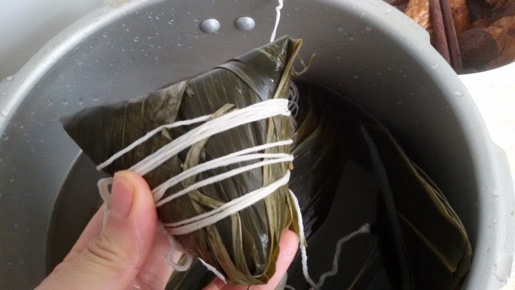 酱香肉粽步骤12