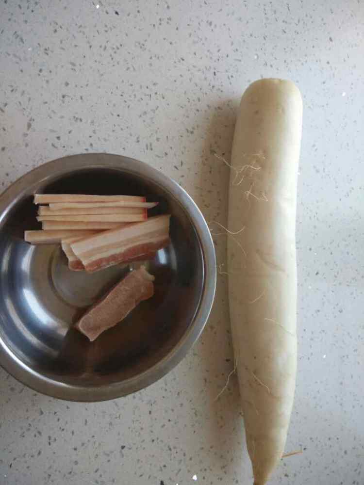 白萝卜烧肉步骤1