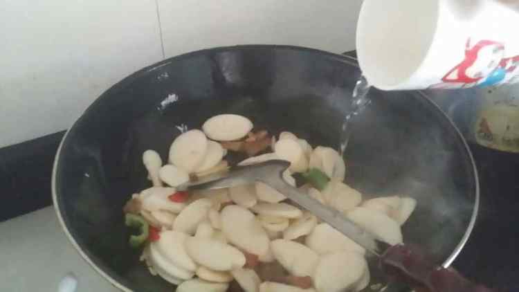 肉丝炒茭白#不忘初心#步骤5