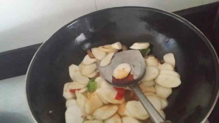 肉丝炒茭白#不忘初心#步骤6