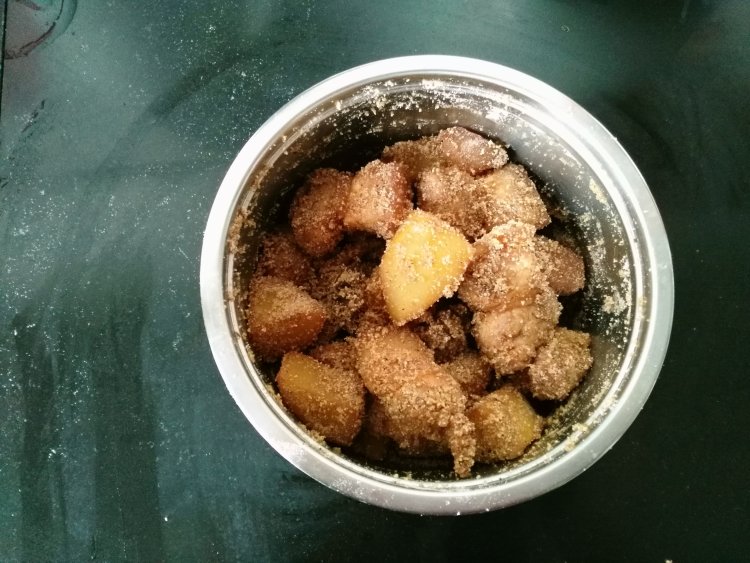 粉蒸肉拌土豆步骤5