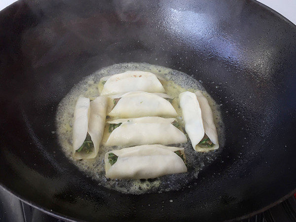 荠菜锅贴#多效护理，步骤12
