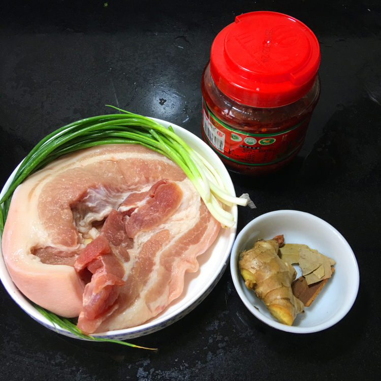电饭煲酱香五花肉#不步骤1