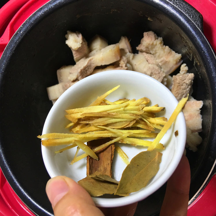 电饭煲酱香五花肉#不步骤14