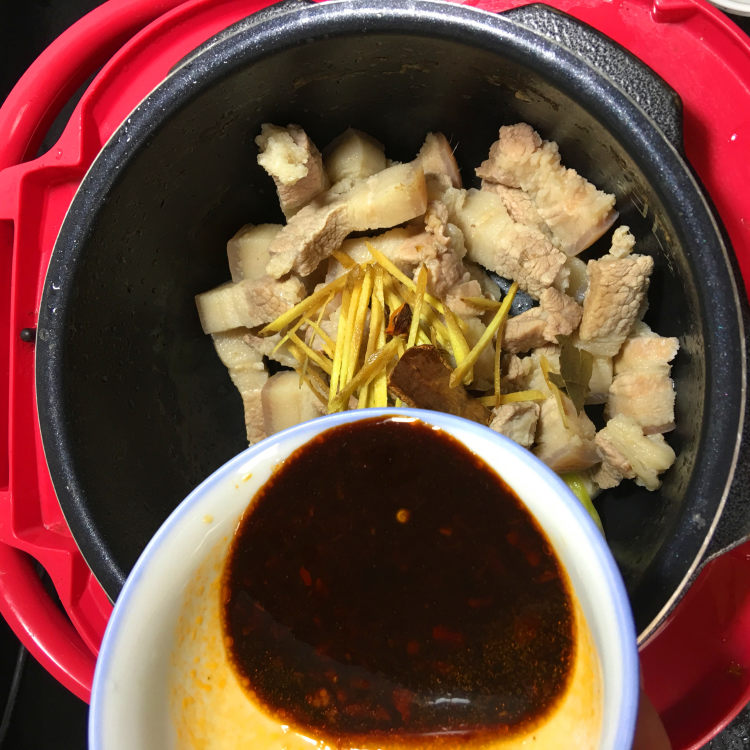 电饭煲酱香五花肉#不步骤15