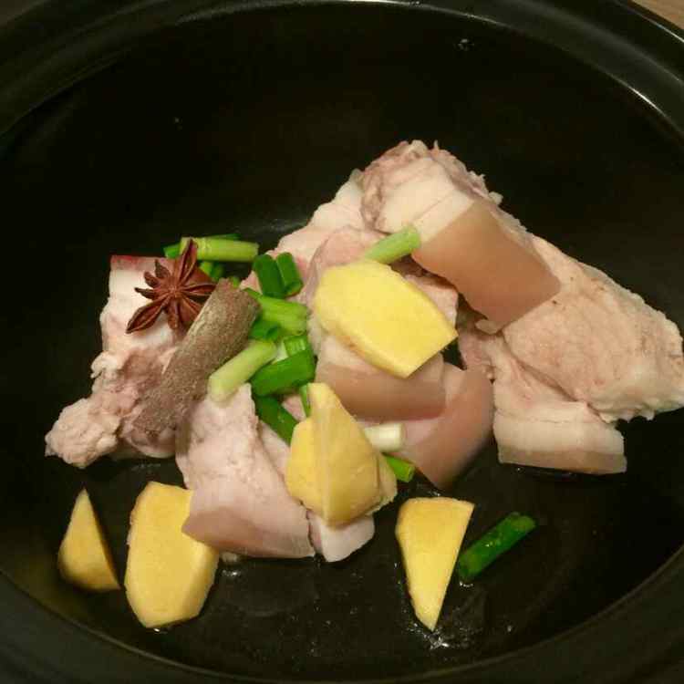 红烧肉烧蛋步骤1