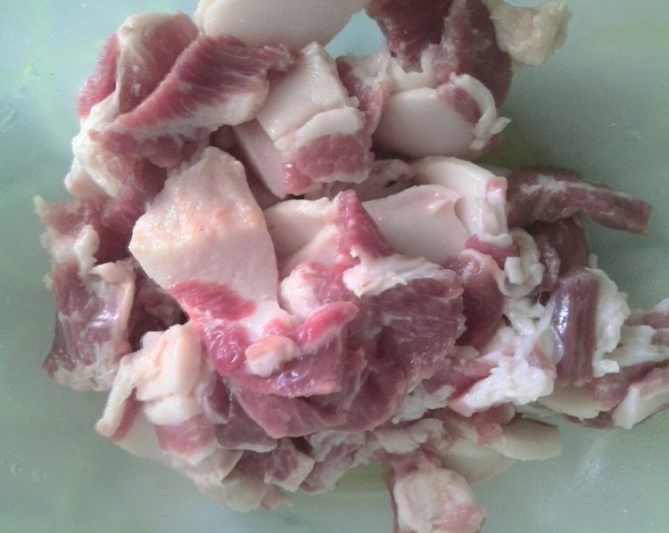 客家酸菜炒猪肉步骤1