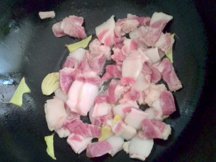 客家酸菜炒猪肉步骤4