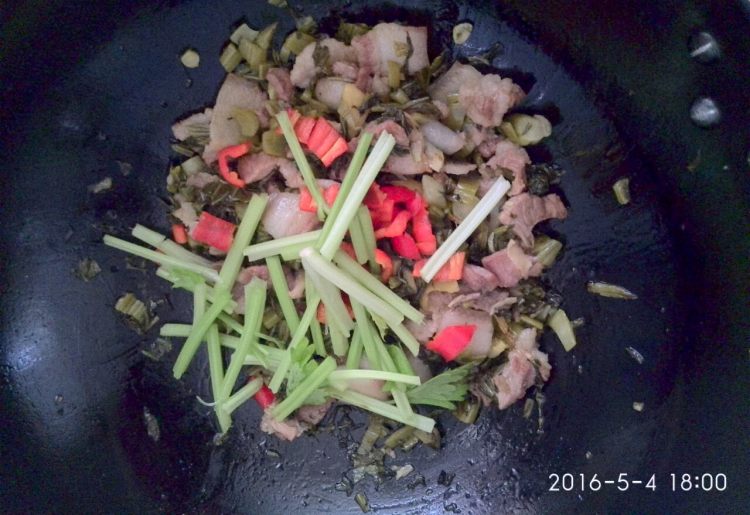 客家酸菜炒猪肉步骤8