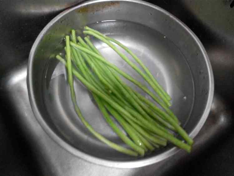 腩肉炒豆角步骤1