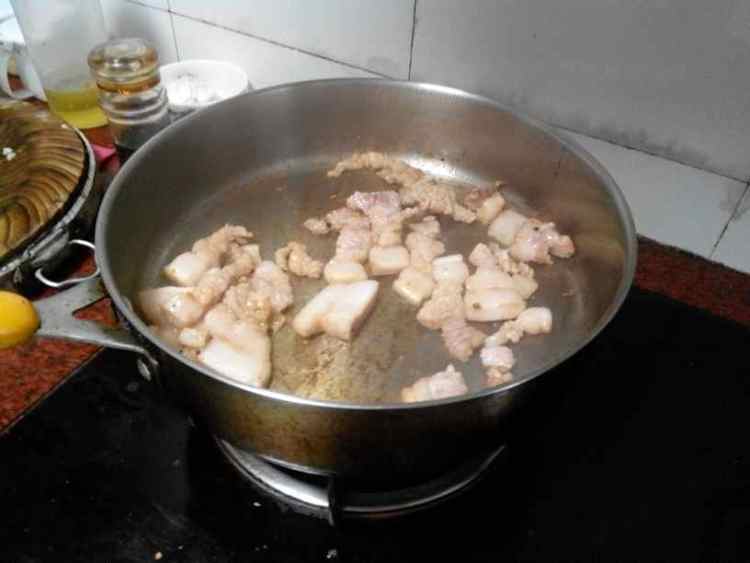 腩肉炒豆角步骤4