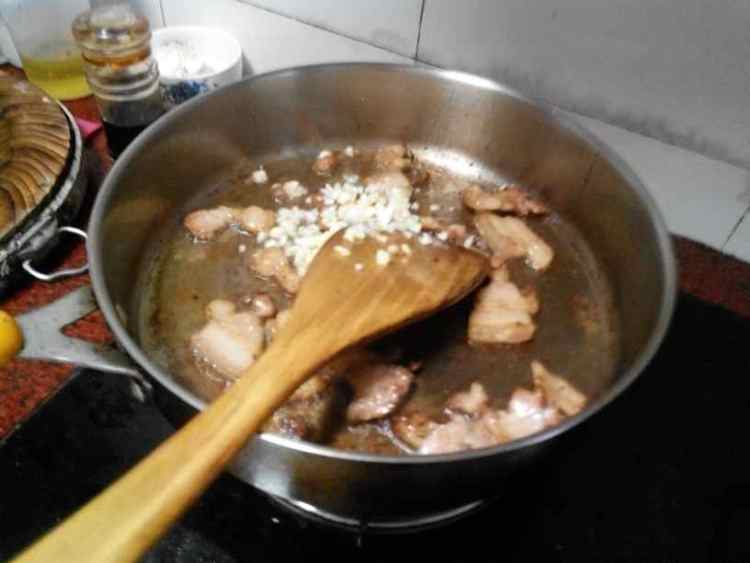 腩肉炒豆角步骤5