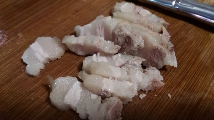 虾酱五花肉炒豆角步骤2