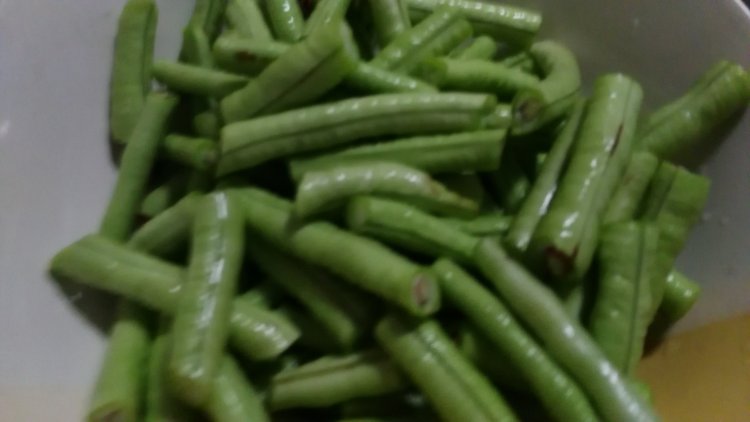 虾酱五花肉炒豆角步骤1