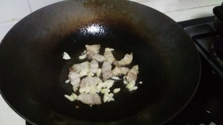 虾酱五花肉炒豆角步骤6