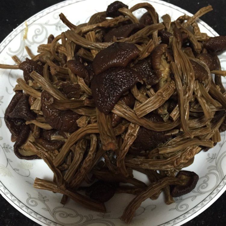 茶树菇烧五花肉步骤2