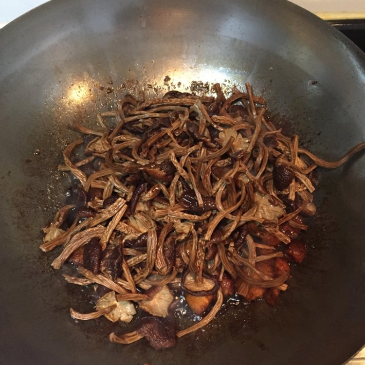茶树菇烧五花肉步骤6