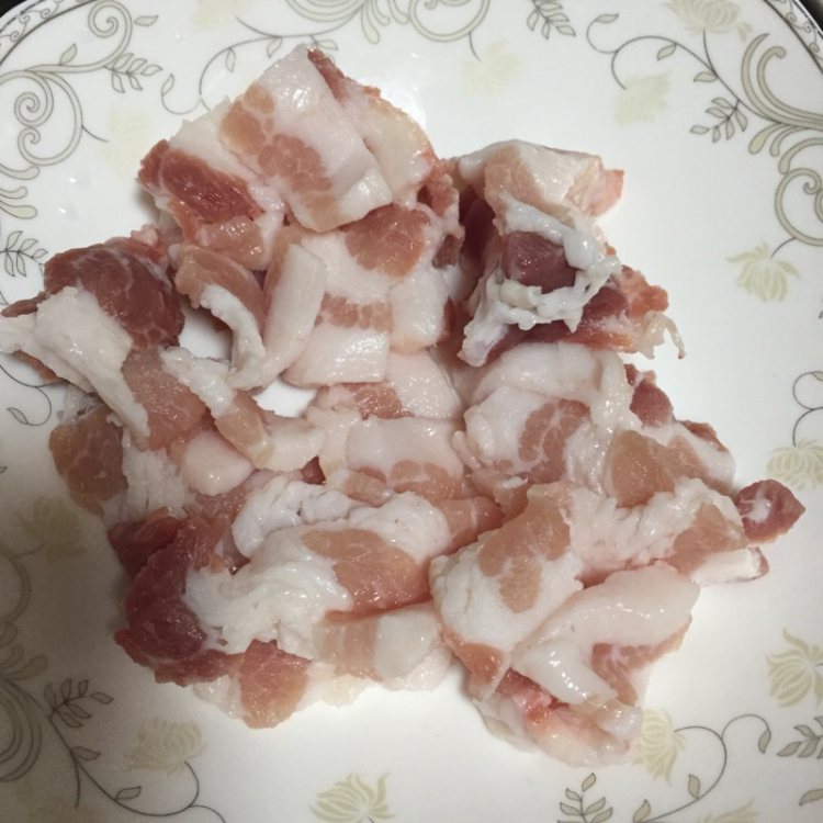 五花肉炒咸菜步骤2