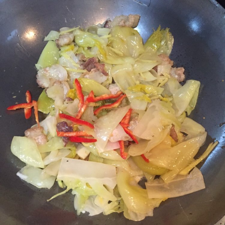 五花肉炒咸菜步骤7