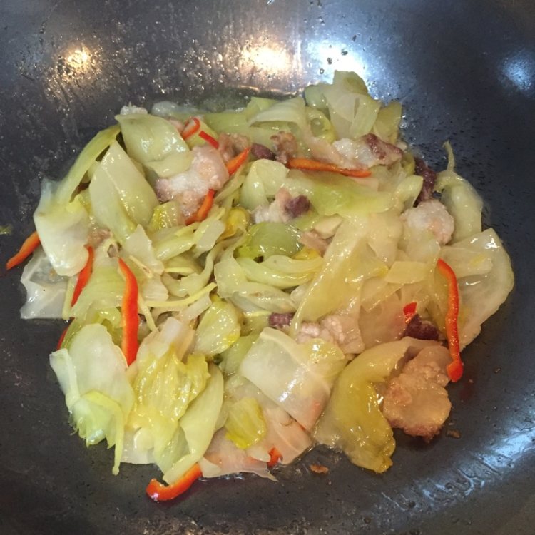五花肉炒咸菜步骤8
