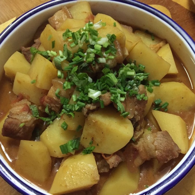 土豆焖五花肉步骤9