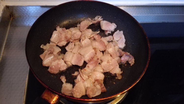 五花肉炒青蒜步骤3