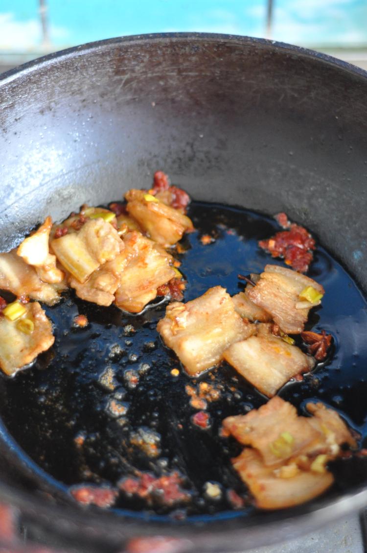 冬笋小炒肉#多效护理步骤4