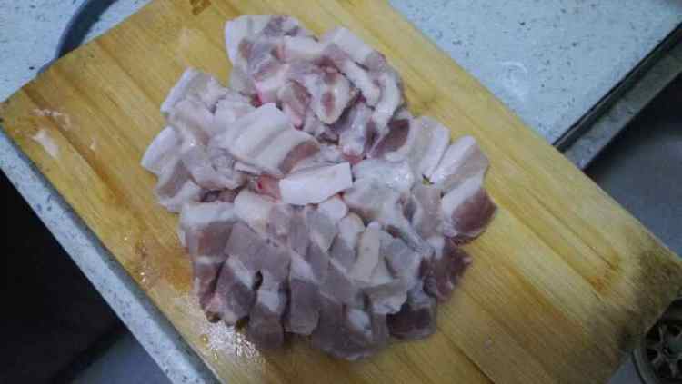 萝卜干炖腩肉步骤1