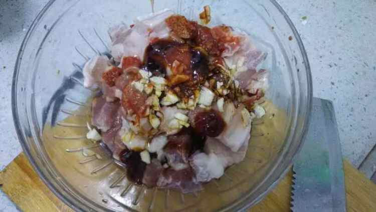 萝卜干炖腩肉步骤2