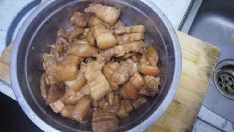 萝卜干炖腩肉步骤8