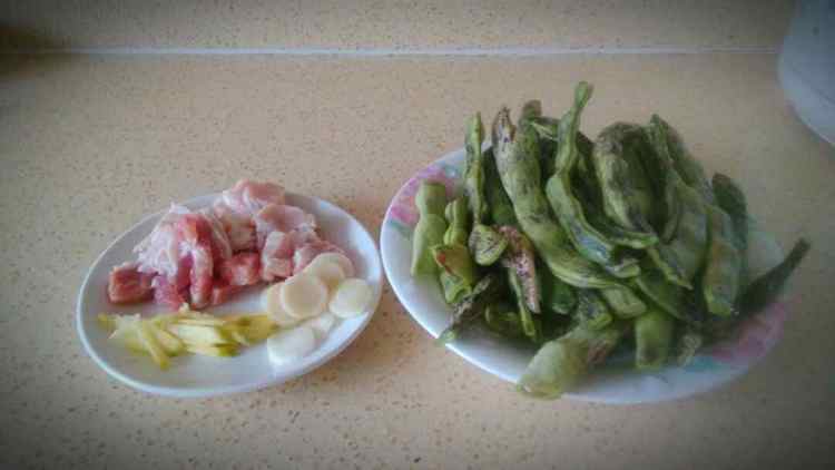 五花肉炖豆角山药步骤1