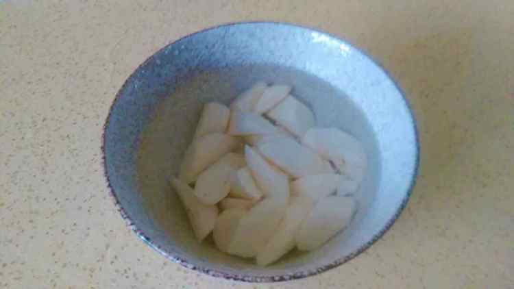 五花肉炖豆角山药步骤2