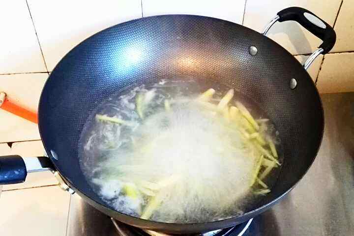 双笋回锅肉步骤6