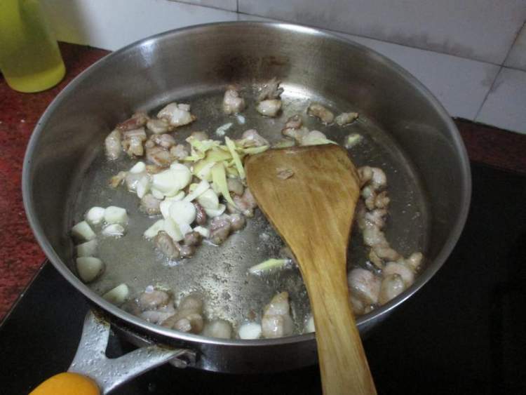 腩肉炖白菜粉条步骤4
