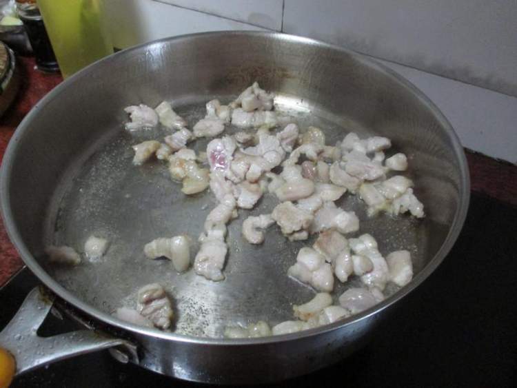 腩肉炖白菜粉条步骤3