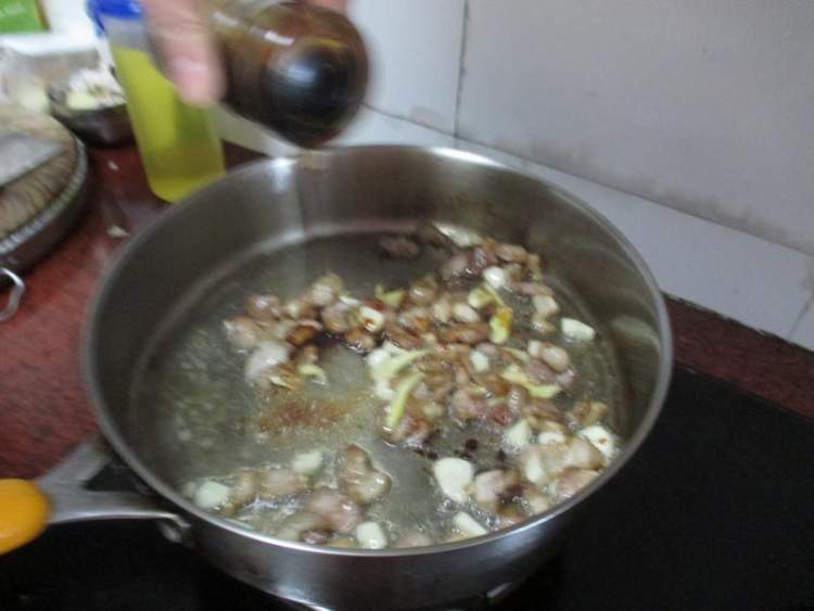 腩肉炖白菜粉条步骤5