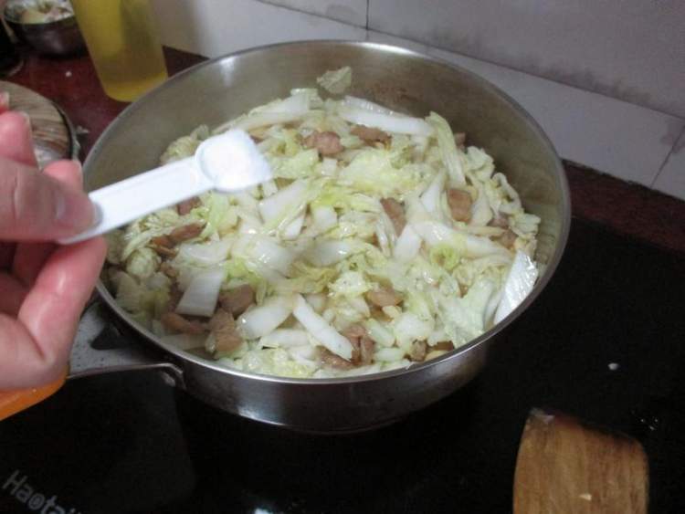 腩肉炖白菜粉条步骤7