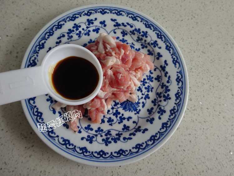 肉丝炒蒜薹#多效护理步骤3