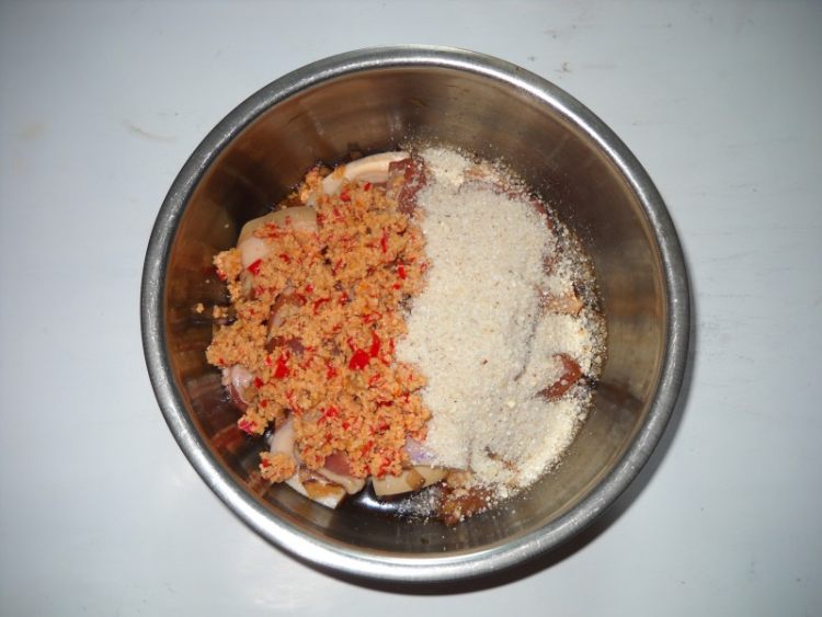 辣椒鲊糯芋蒸肉步骤9