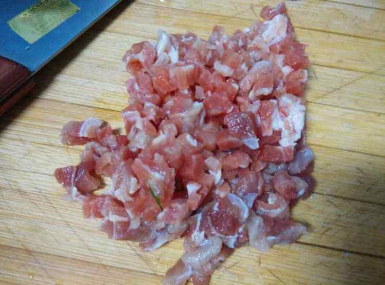 肉末烧茼蒿步骤2