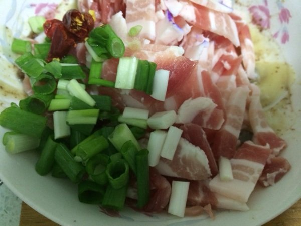 手撕包菜炒肉步骤2