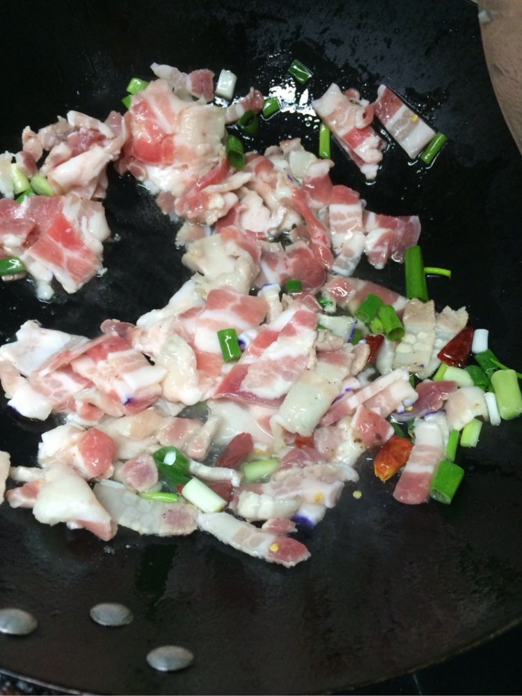 手撕包菜炒肉步骤3