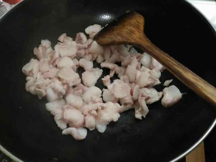 酱香爆炒肉步骤2