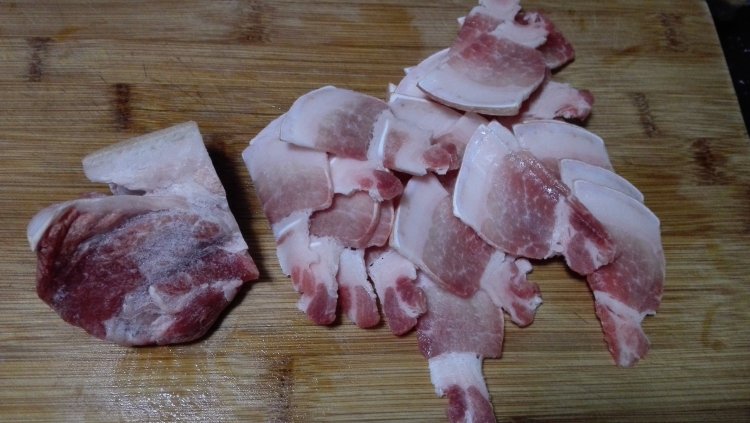 肉蛋炒蒜薹步骤4