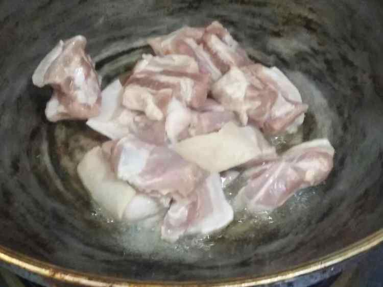 酸菜胡萝卜五花肉步骤3