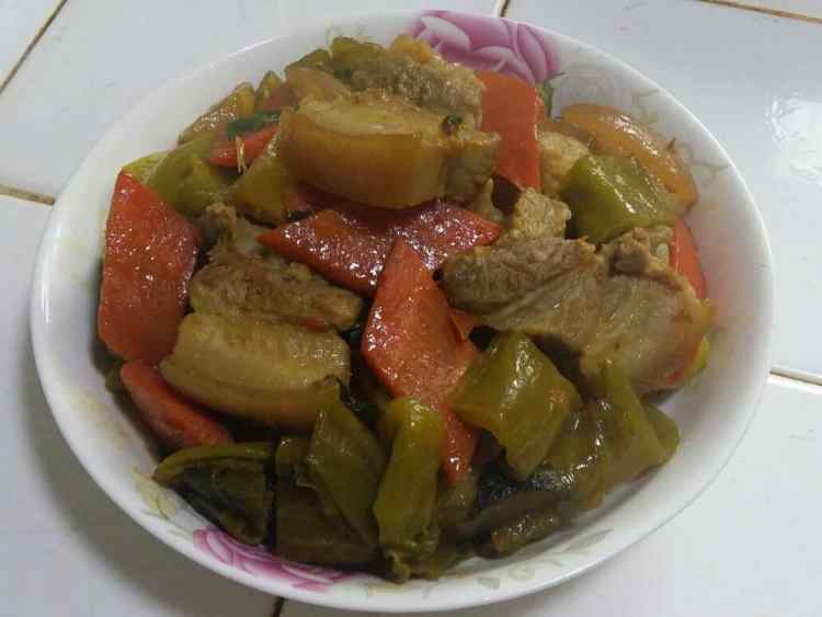 酸菜胡萝卜五花肉步骤12